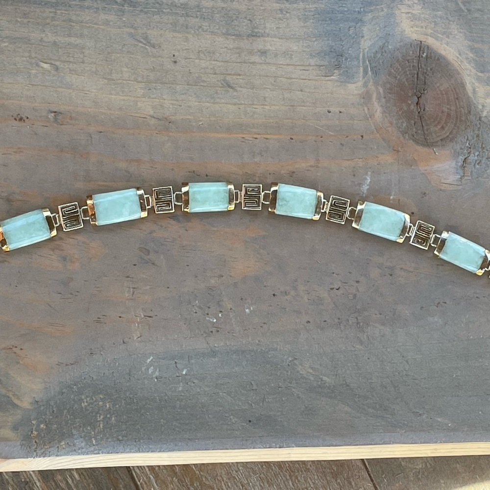 14k Gold & Jade Bracelet - Picture 2 of 9
